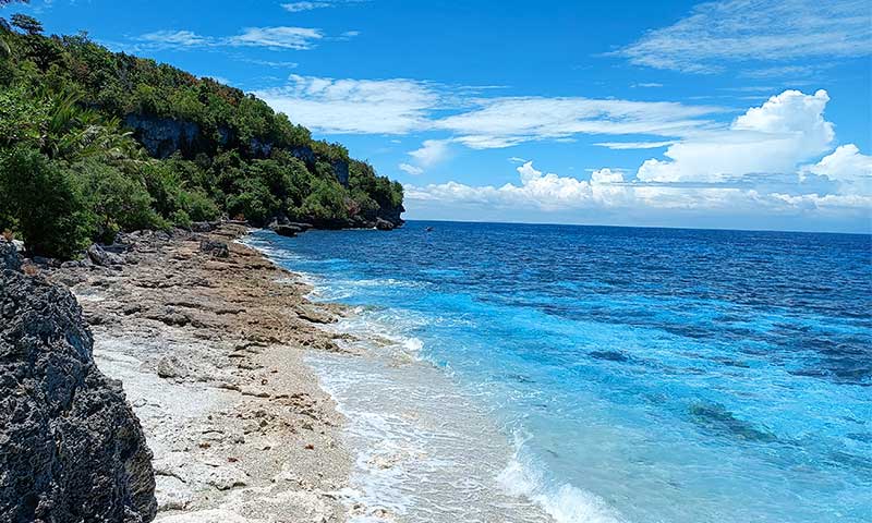 Playa con aguas cristalinas Filipinas
