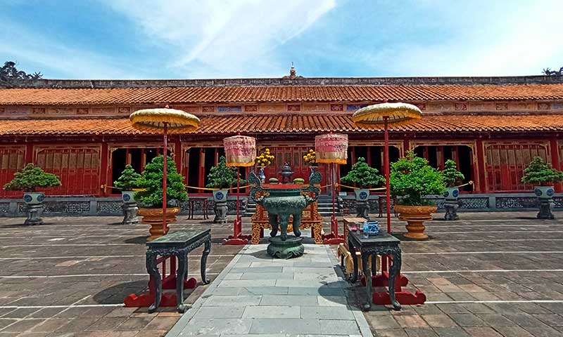 Entrada de un templo en Vietnam