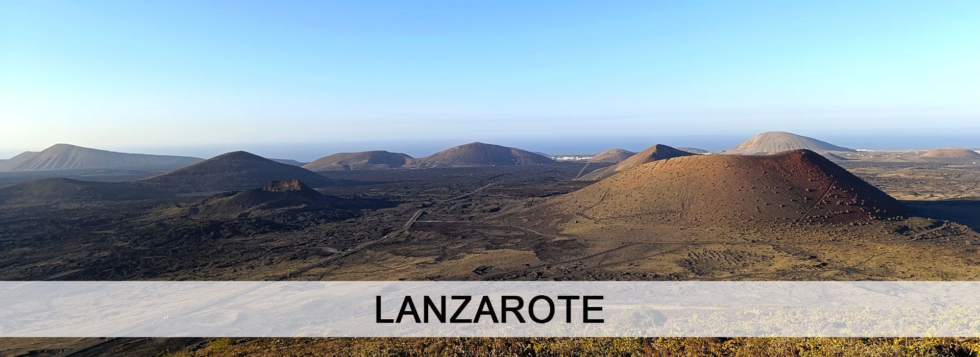Vista panorámica de varios volcanes de Lanzarote