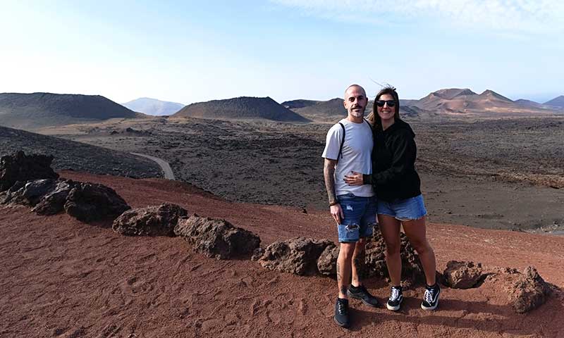 Pareja en el parque del timanfaya