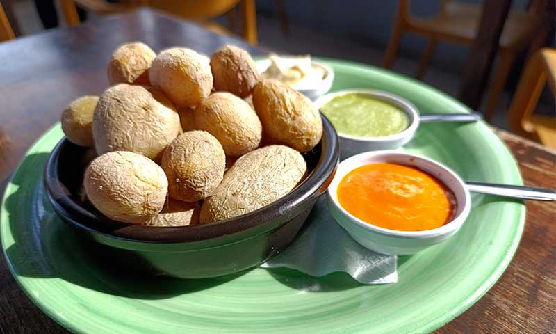Plato de gastronomía canaria para conocerla antes de viajar a Lanzarote