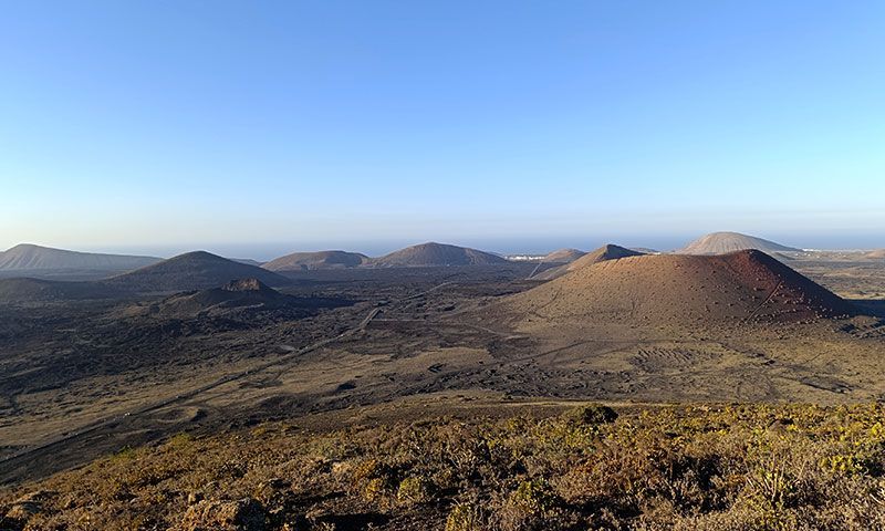 Vistas desde la montaña negra en Lanzarote