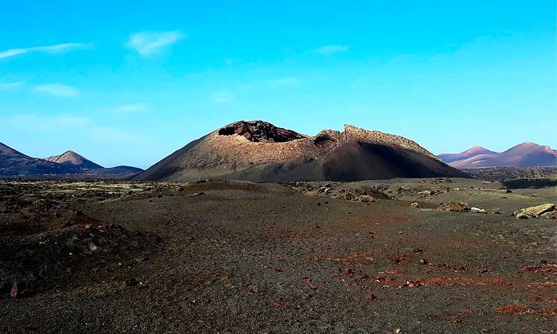 Cráter abierto del volcán del cuervo