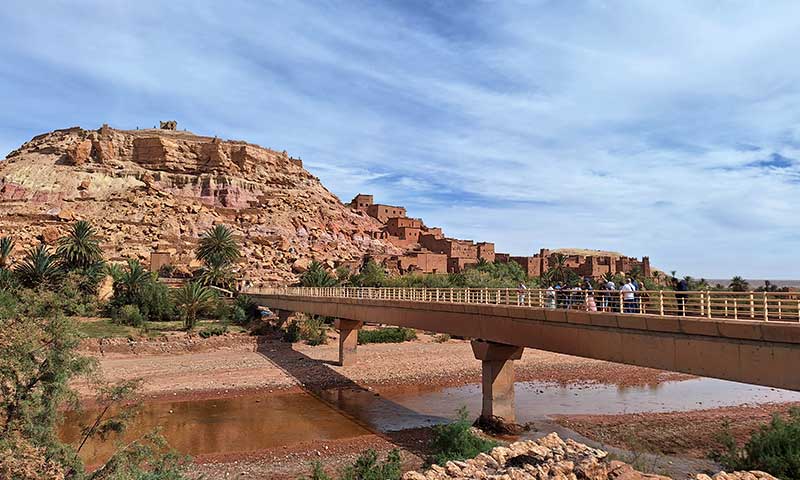 Puente de entrada al Ksar en Marruecos