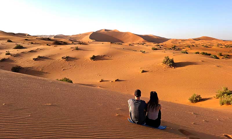Pareja en el desierto