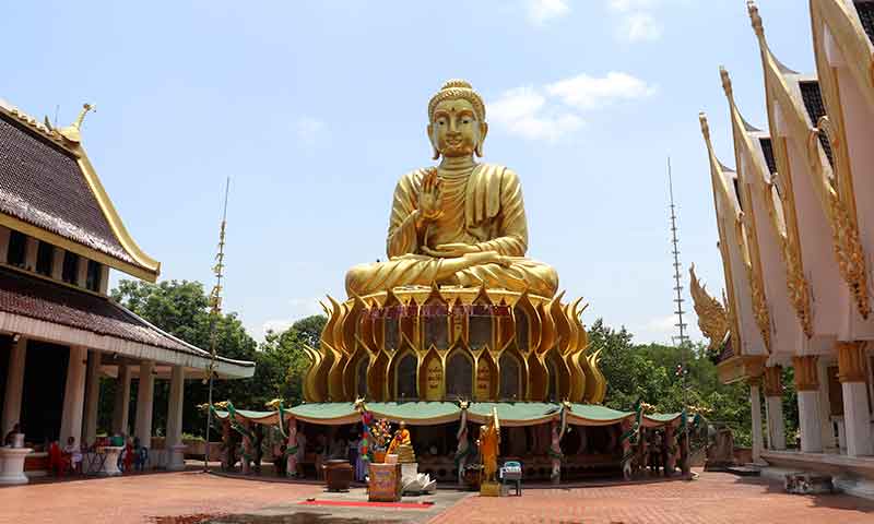 Figura de Buda cerca del Templo del Dragón