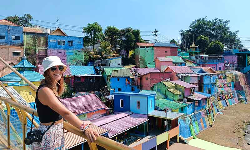Mirador de casas de colores en Indonesia
