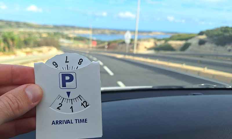 Reloj de cartón de aparcamiento