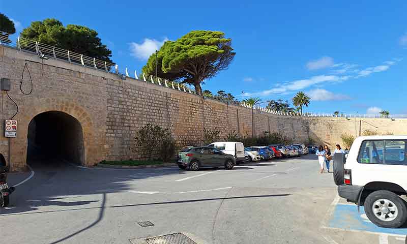 Aparcamiento para coche de alquiler en Malta