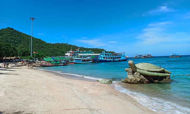 Vistas de la playa de Mae Haad